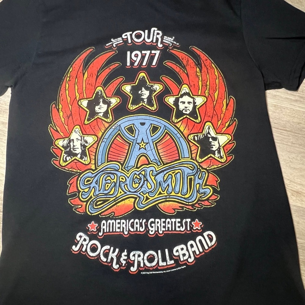 AEROSMITH TOUR 1977 Men's medium Graphic T-Shirt Tee Short Sleeve‎